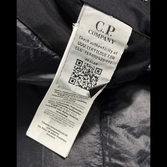 C.P. COMPANY BLACK NYLON PUFFER JACKET - Picture 14 of 15